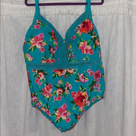 Other - NWT Floral Swimsuit